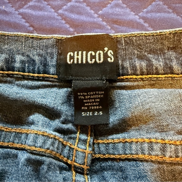 2 for $20! Chico's Cropped Denim Jeans with Red Detail - Picture 7 of 9